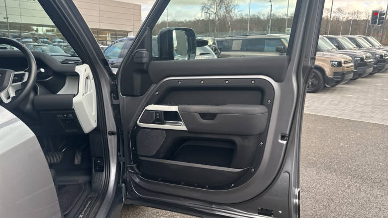 Land Rover Defender 3.0 D250 X-Dynamic SE 110 5dr Auto Diesel Estate